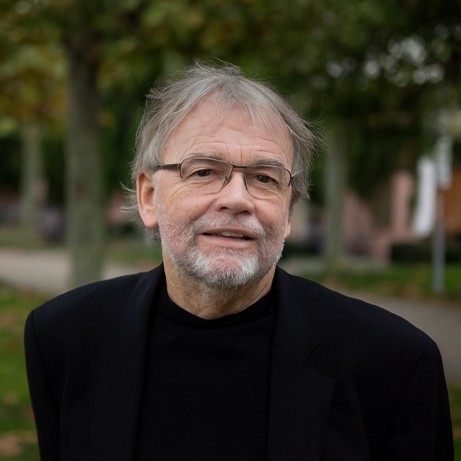 یوستین گردر Jostein Gaarder